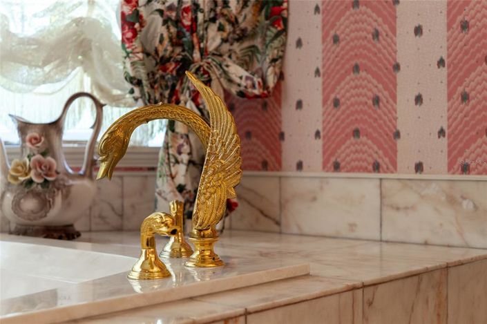 Image No.65-5 Bed Property for sale