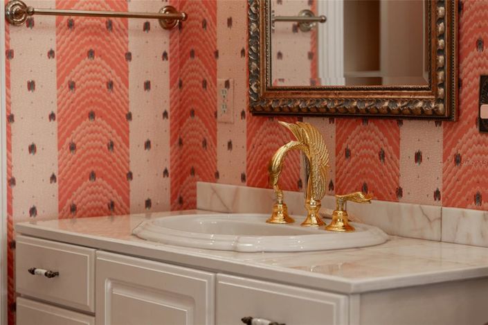 Image No.66-5 Bed Property for sale