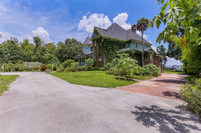 Image No.72-5 Bed Property for sale