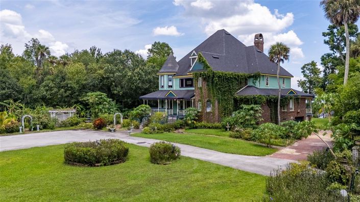 Image No.80-5 Bed Property for sale