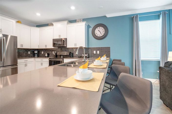 Image No.4-8 Bed Property for sale