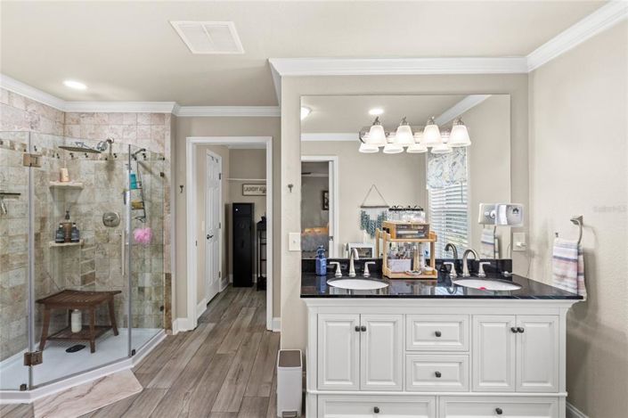 Image No.20-4 Bed Property for sale