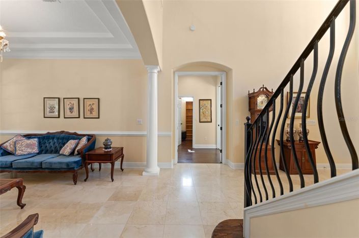 Image No.10-7 Bed Property for sale