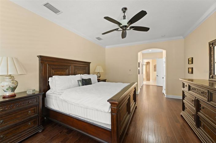 Image No.14-7 Bed Property for sale