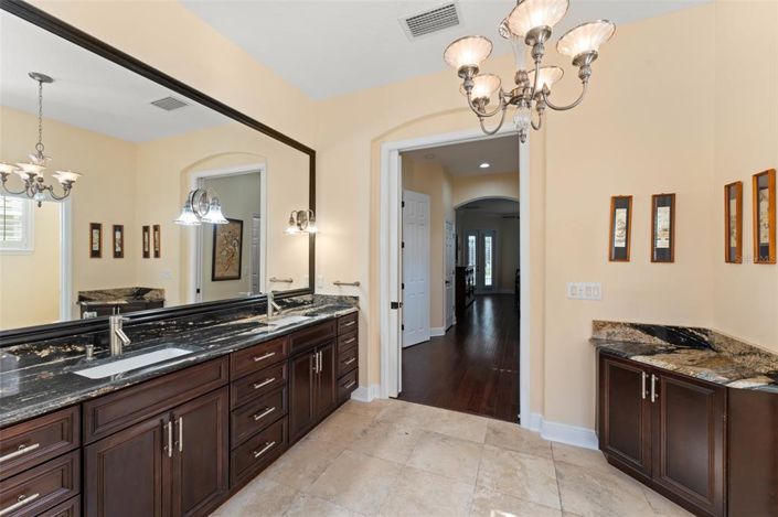 Image No.18-7 Bed Property for sale