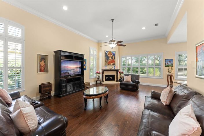 Image No.25-7 Bed Property for sale