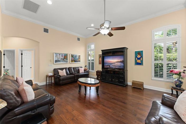 Image No.26-7 Bed Property for sale