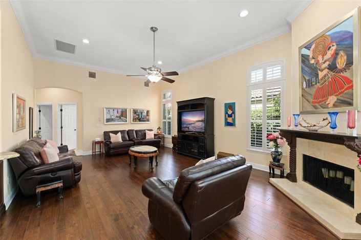 Image No.28-7 Bed Property for sale