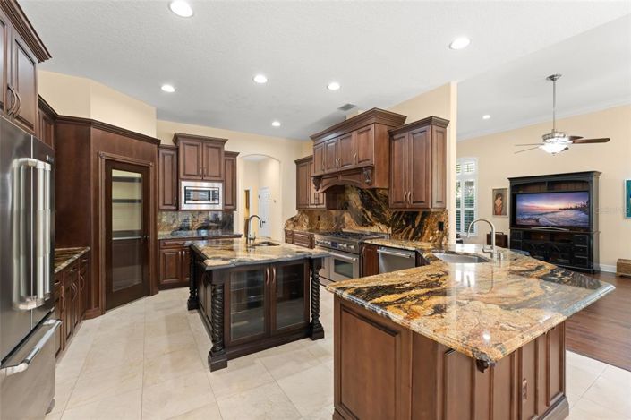 Image No.31-7 Bed Property for sale