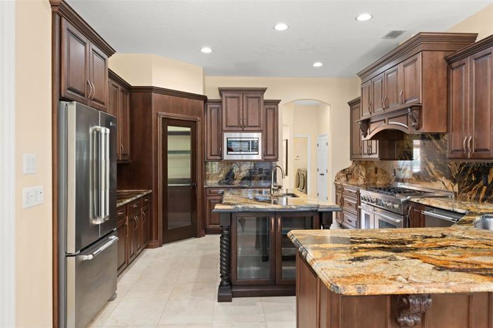 Image No.32-7 Bed Property for sale