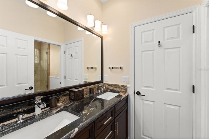 Image No.43-7 Bed Property for sale