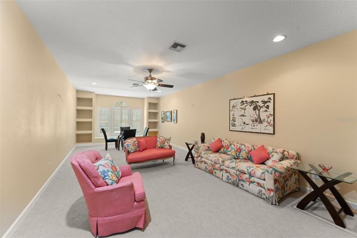 Image No.56-7 Bed Property for sale