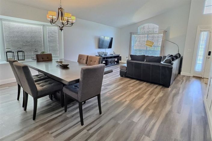 Image No.2-Propriété de 4 chambres à vendre à Kissimmee