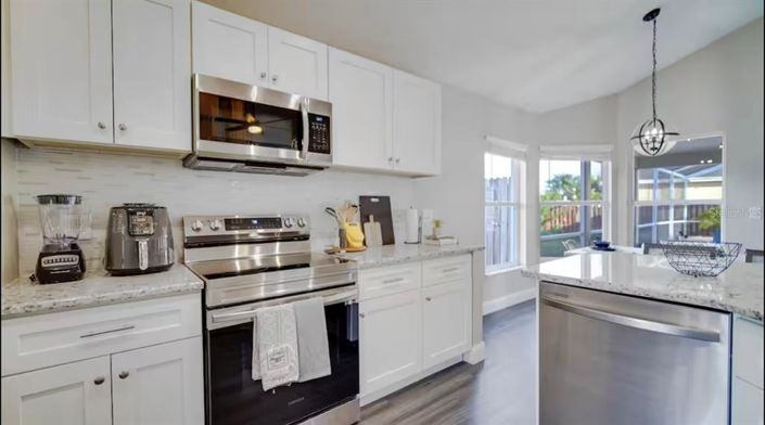 Image No.7-4 Bed Property for sale