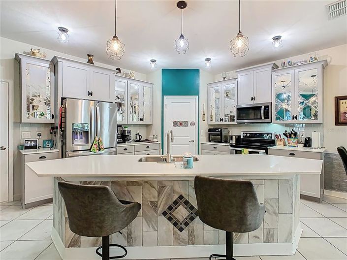 Image No.13-6 Bed Property for sale