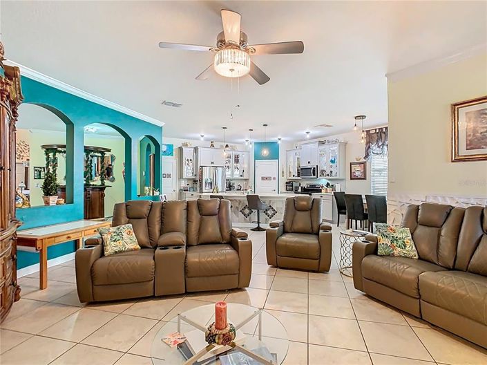 Image No.15-6 Bed Property for sale