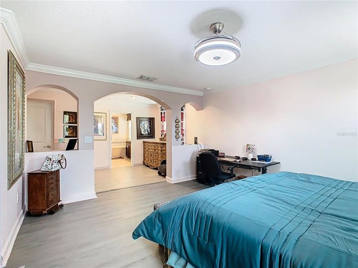 Image No.26-6 Bed Property for sale