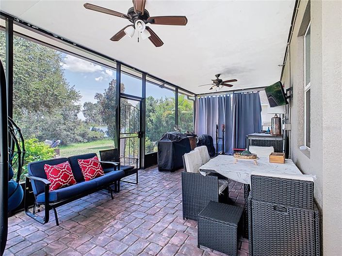 Image No.30-6 Bed Property for sale