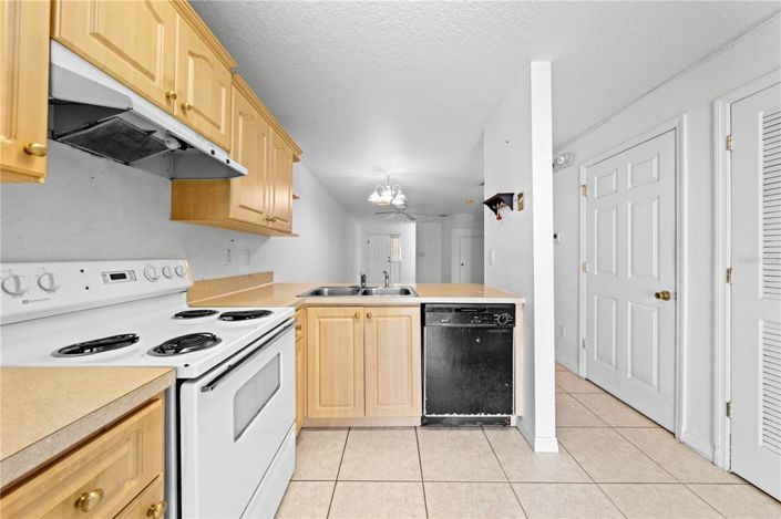 Image No.11-3 Bed Townhouse for sale