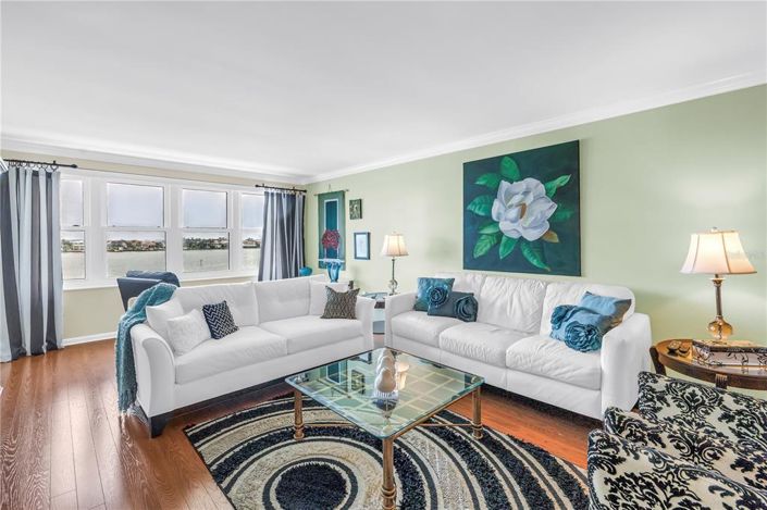 Image No.11-2 Bed Property for sale