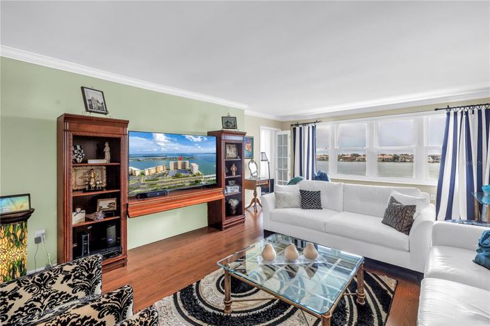 Image No.12-2 Bed Property for sale