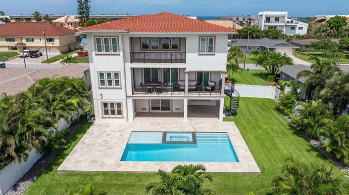 Image No.12-4 Bed Property for sale