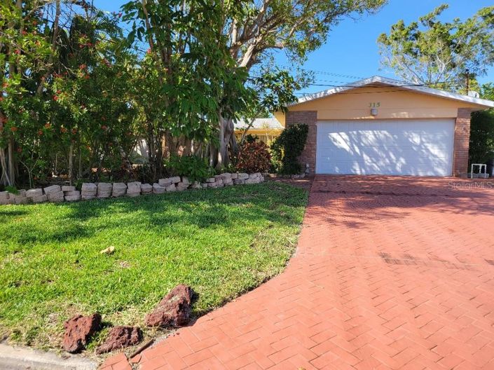 Image No.1-4 Bed Property for sale