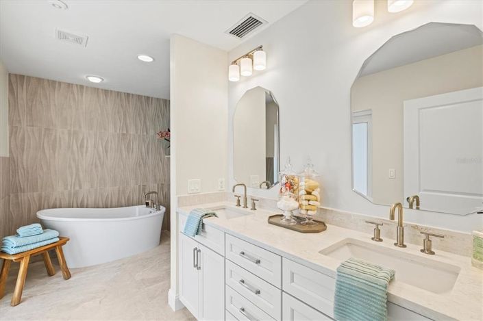 Image No.17-4 Bed Property for sale