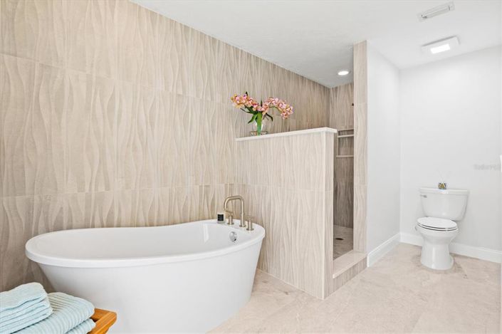 Image No.20-4 Bed Property for sale