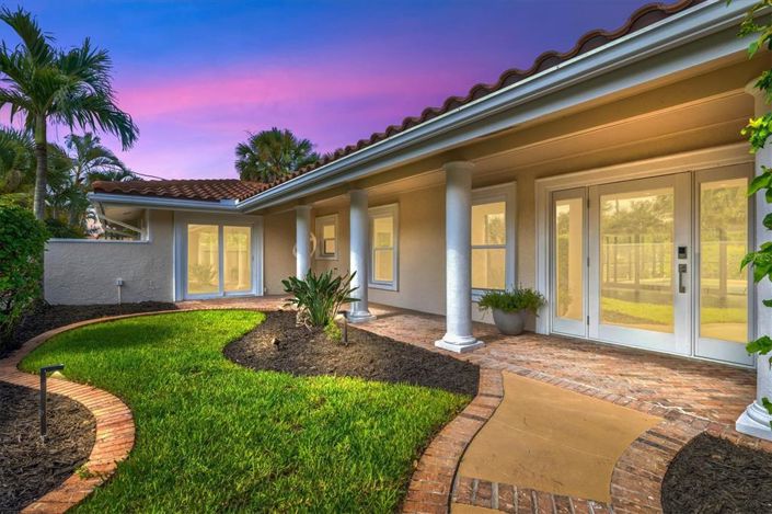 Image No.4-4 Bed Property for sale