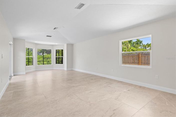 Image No.42-4 Bed Property for sale