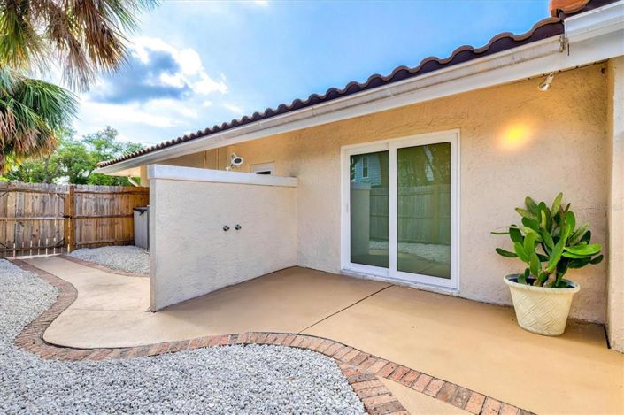 Image No.63-4 Bed Property for sale