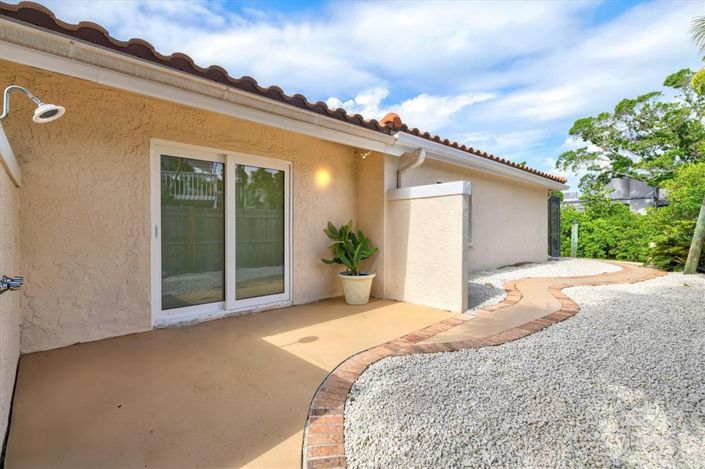 Image No.64-4 Bed Property for sale