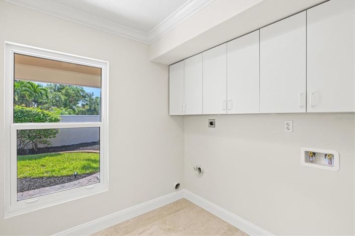 Image No.65-4 Bed Property for sale