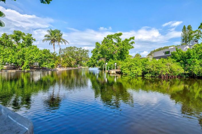 Image No.74-4 Bed Property for sale