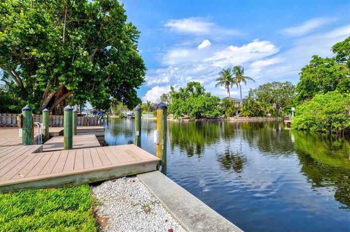 Image No.77-4 Bed Property for sale