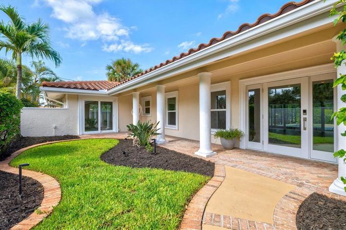 Image No.87-4 Bed Property for sale