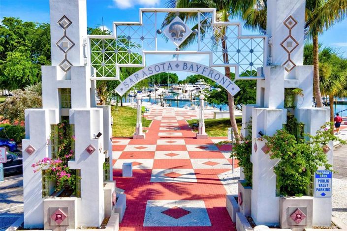 Image No.99-4 Bed Property for sale