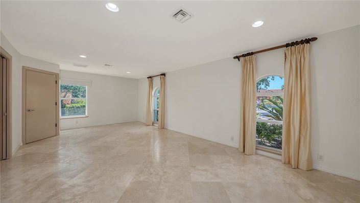 Image No.20-3 Bed Property for sale