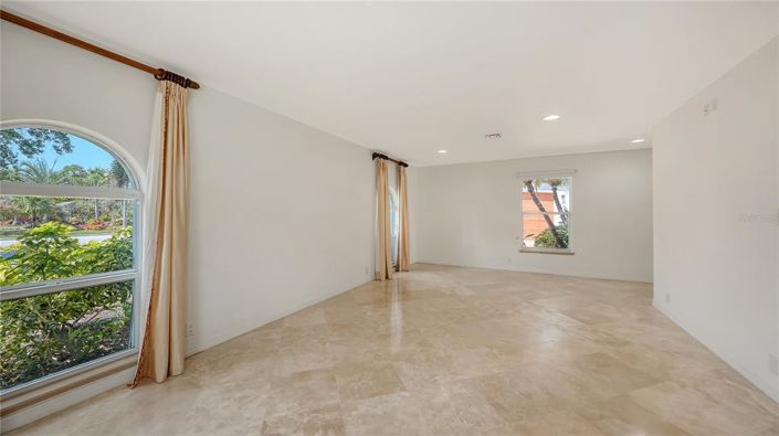 Image No.21-3 Bed Property for sale