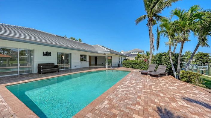 Image No.30-3 Bed Property for sale