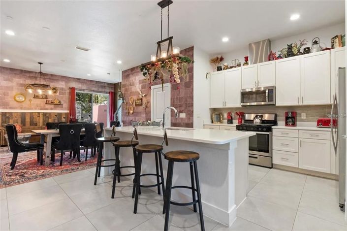 Image No.10-4 Bed Property for sale