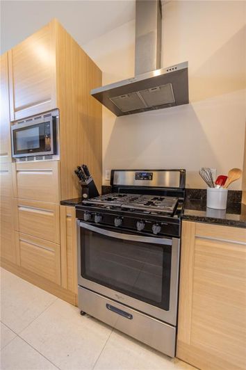 Image No.16-4 Bed Townhouse for sale