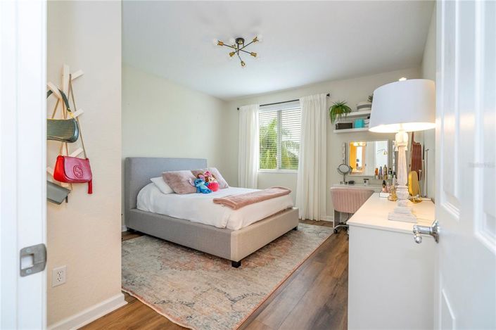 Image No.67-4 Bed Property for sale