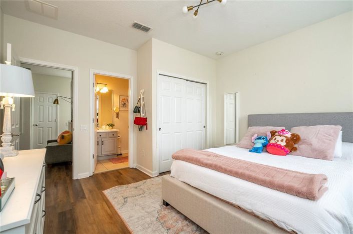 Image No.70-4 Bed Property for sale