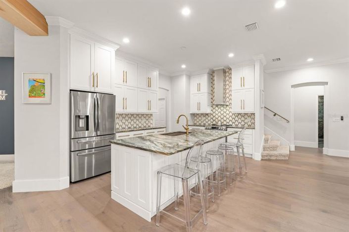 Image No.2-5 Bed Property for sale