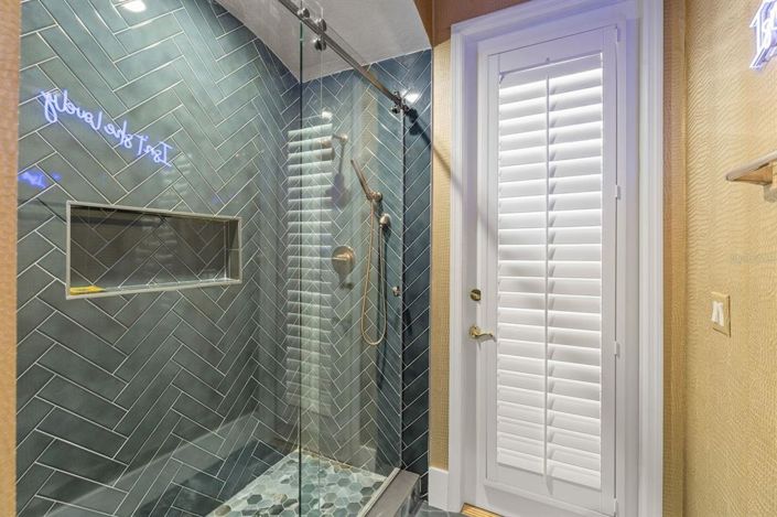 Image No.21-5 Bed Property for sale