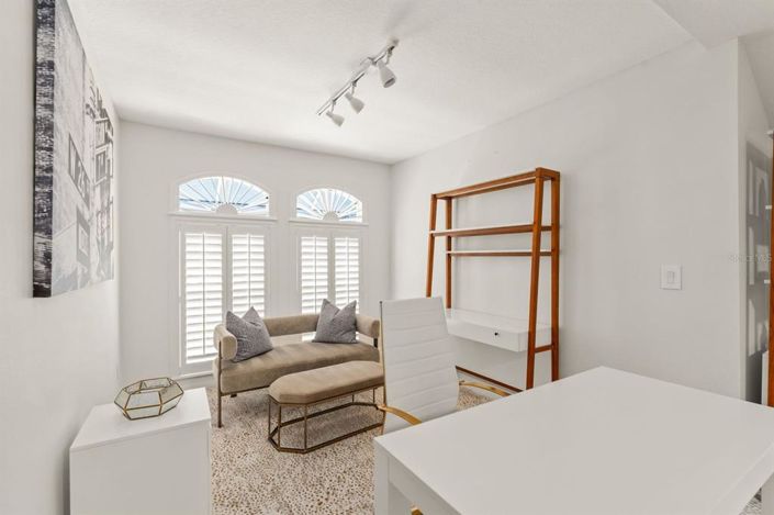 Image No.24-5 Bed Property for sale