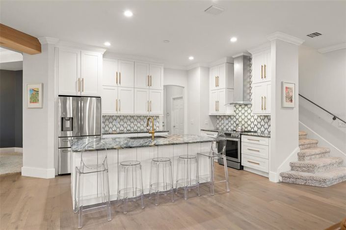 Image No.3-5 Bed Property for sale