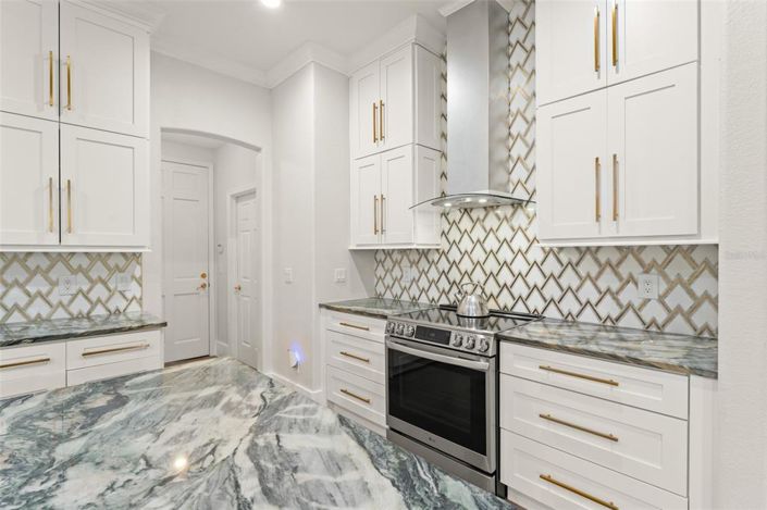 Image No.4-5 Bed Property for sale